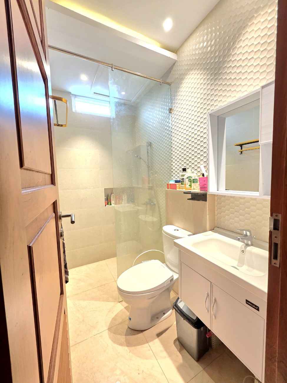 WhatsAppImage2025-12-03at08.18.55